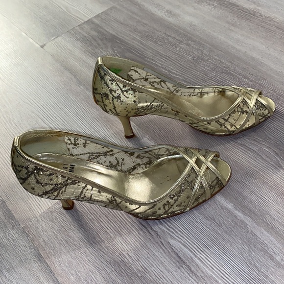Stuart Wietzman Filgre Gold, Sparkly, Peak-a-boo High/Kitten Heels Size 7 - Picture 7 of 10